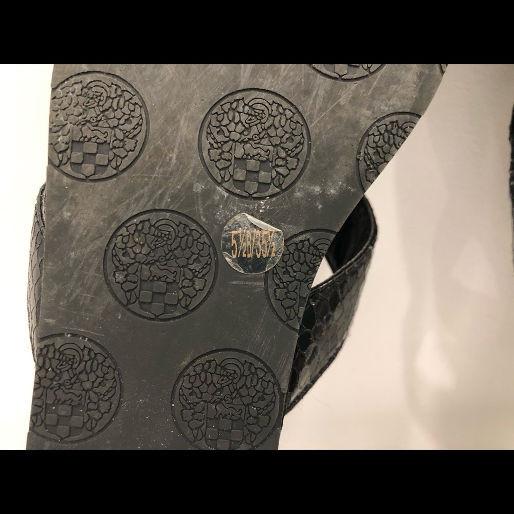 Vince Camuto Flip Flops - Picture 8 of 8